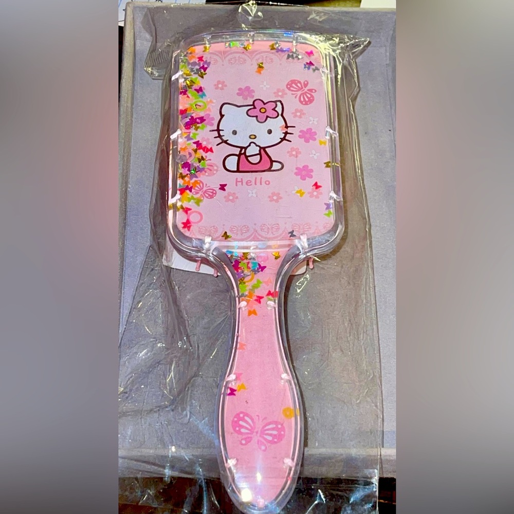 NIP Sanrio Hello Kitty Pink Brush with Glittery Filler on Back
